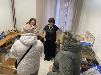 Партийцы наградили активного руководителя волонтерской группы городского округа