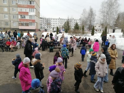Деревня Таширово провела яркое гулянье в честь прощания с Масленицей