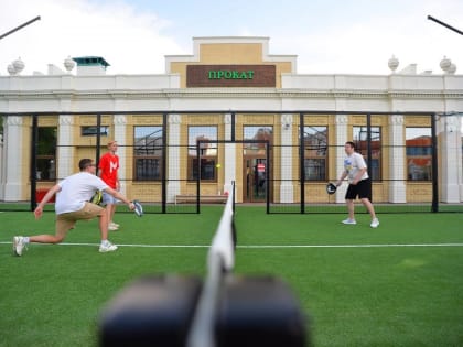 На трех площадках Москвы открылись корты для игры в падел-теннис