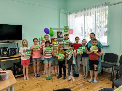 Юные тучковцы делали открытки ко Дню России