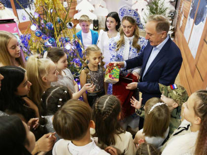 Владимир Ружицкий поздравил с Новым годом детей участника СВО