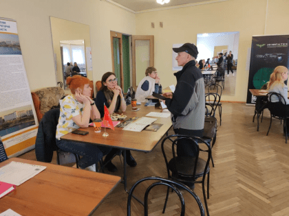 Более 300 вакансий предложили жителям Дзержинского на ярмарке вакансий