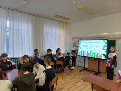 Волонтеры обучают школьников о добровольчестве