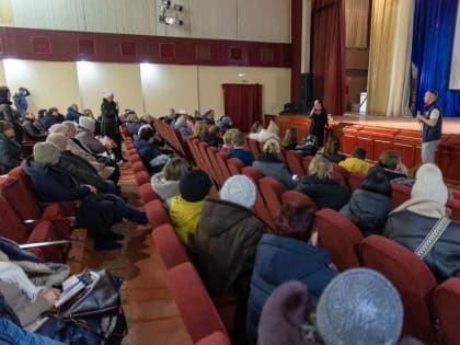 Руслан Заголовацкий провёл встречу с жителями аварийных домов Орехово-Зуевского округа