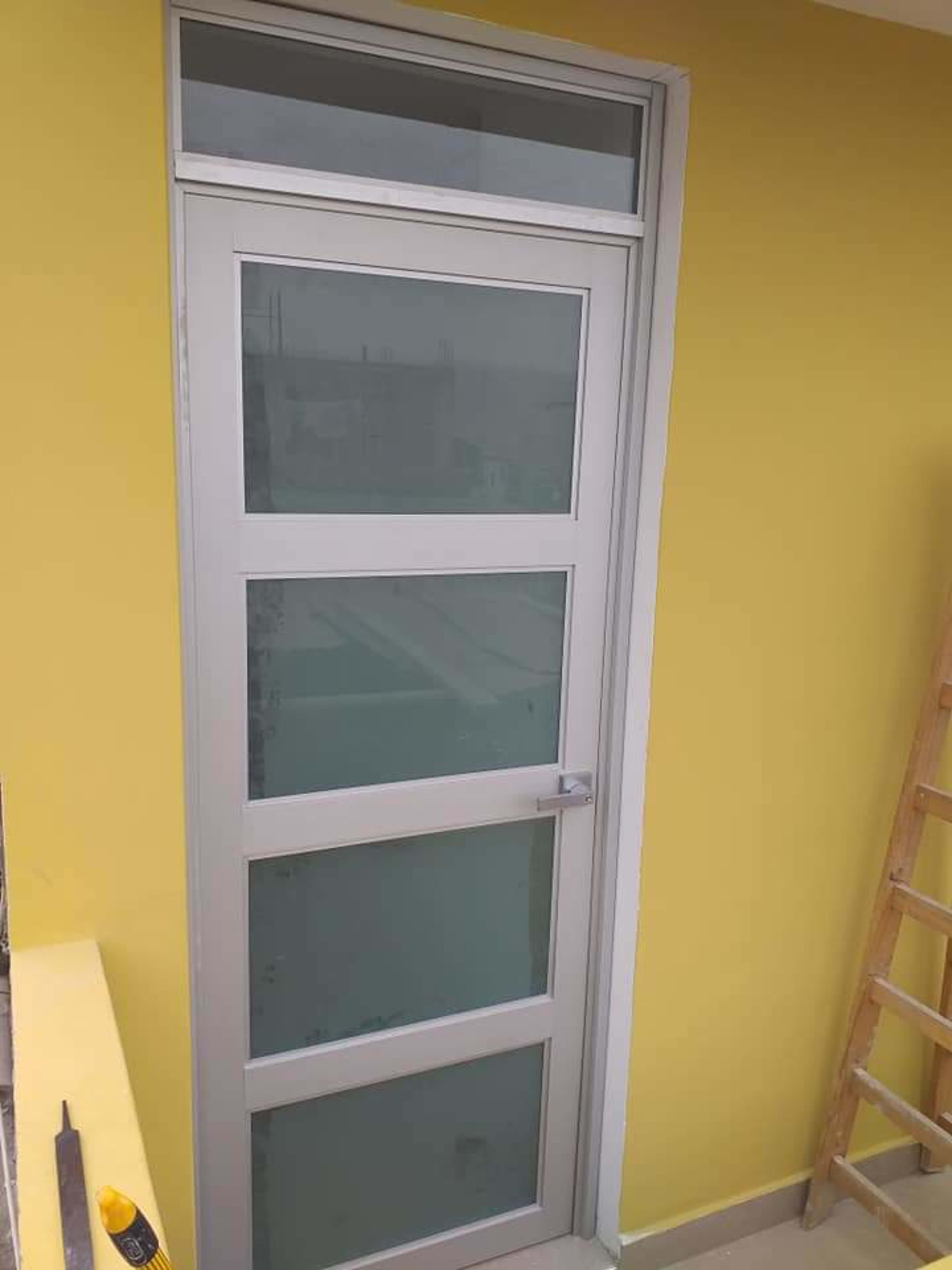 Puerta con estructura paflon