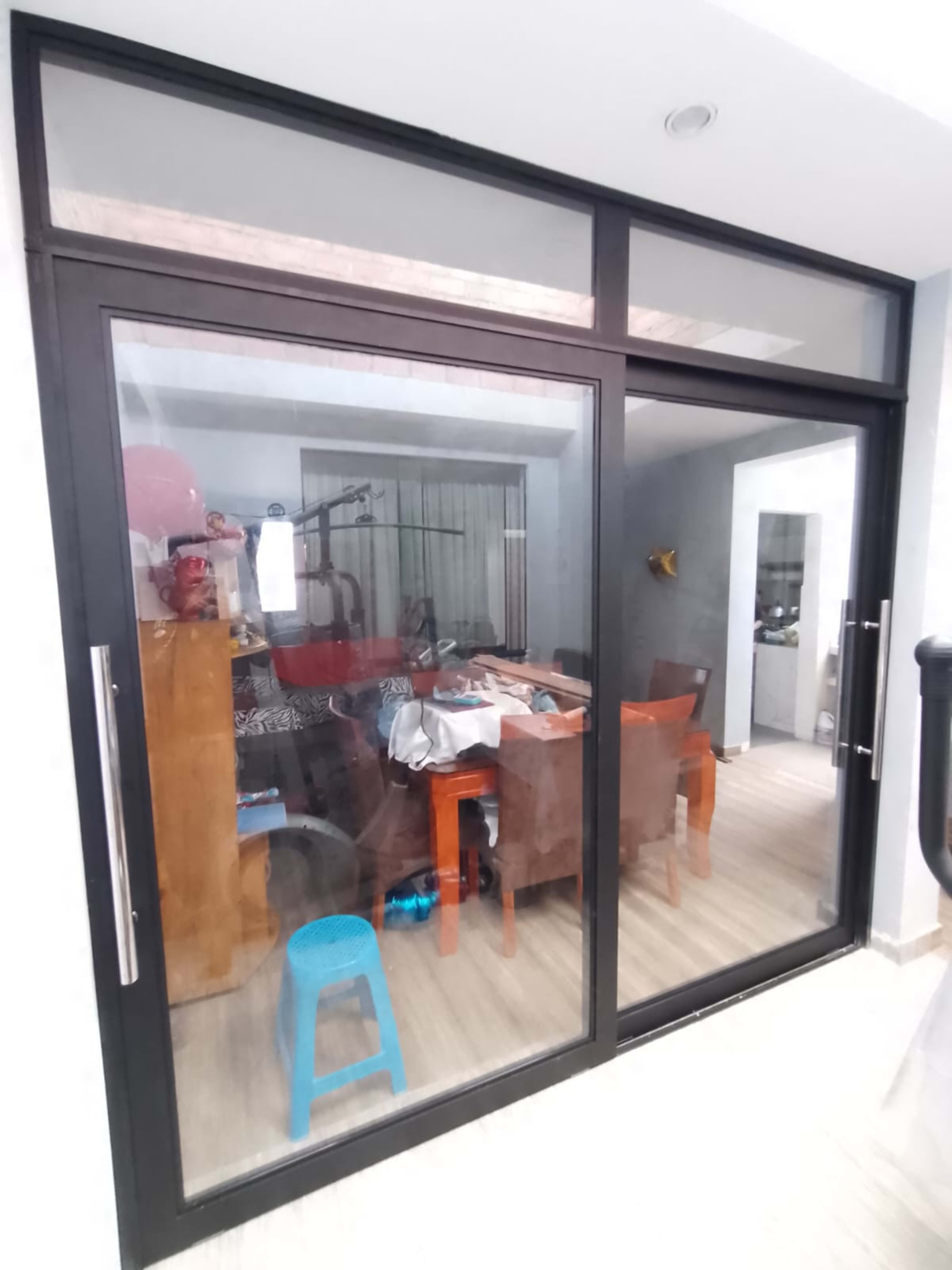 Mampara con estructura   