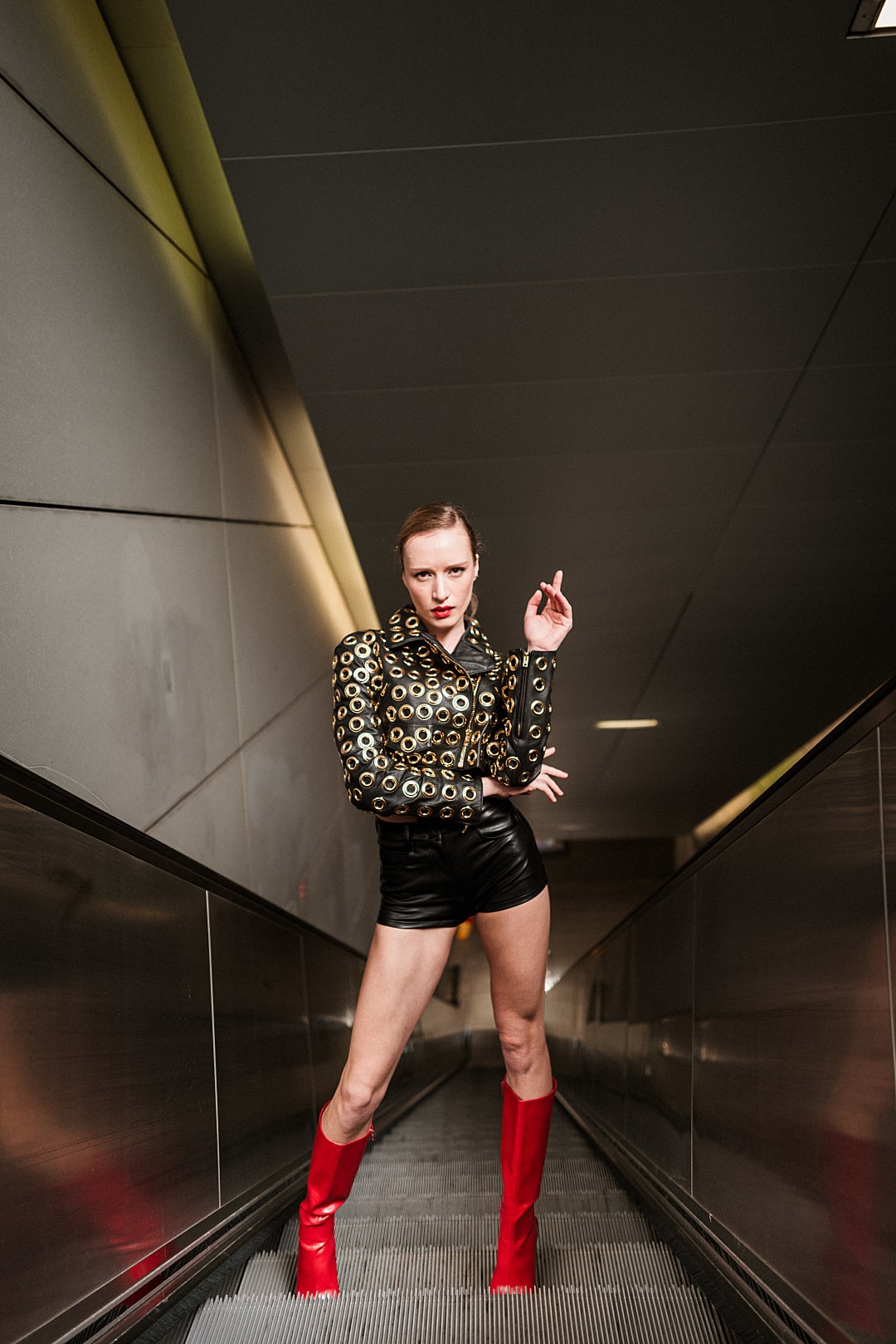 Urban Muse - Maria - Portrait Photography Hamburg by Leon Blakk - Shot 1