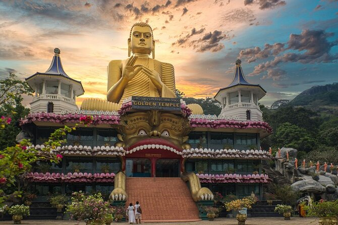Dabulla Temple - Golden Buddha