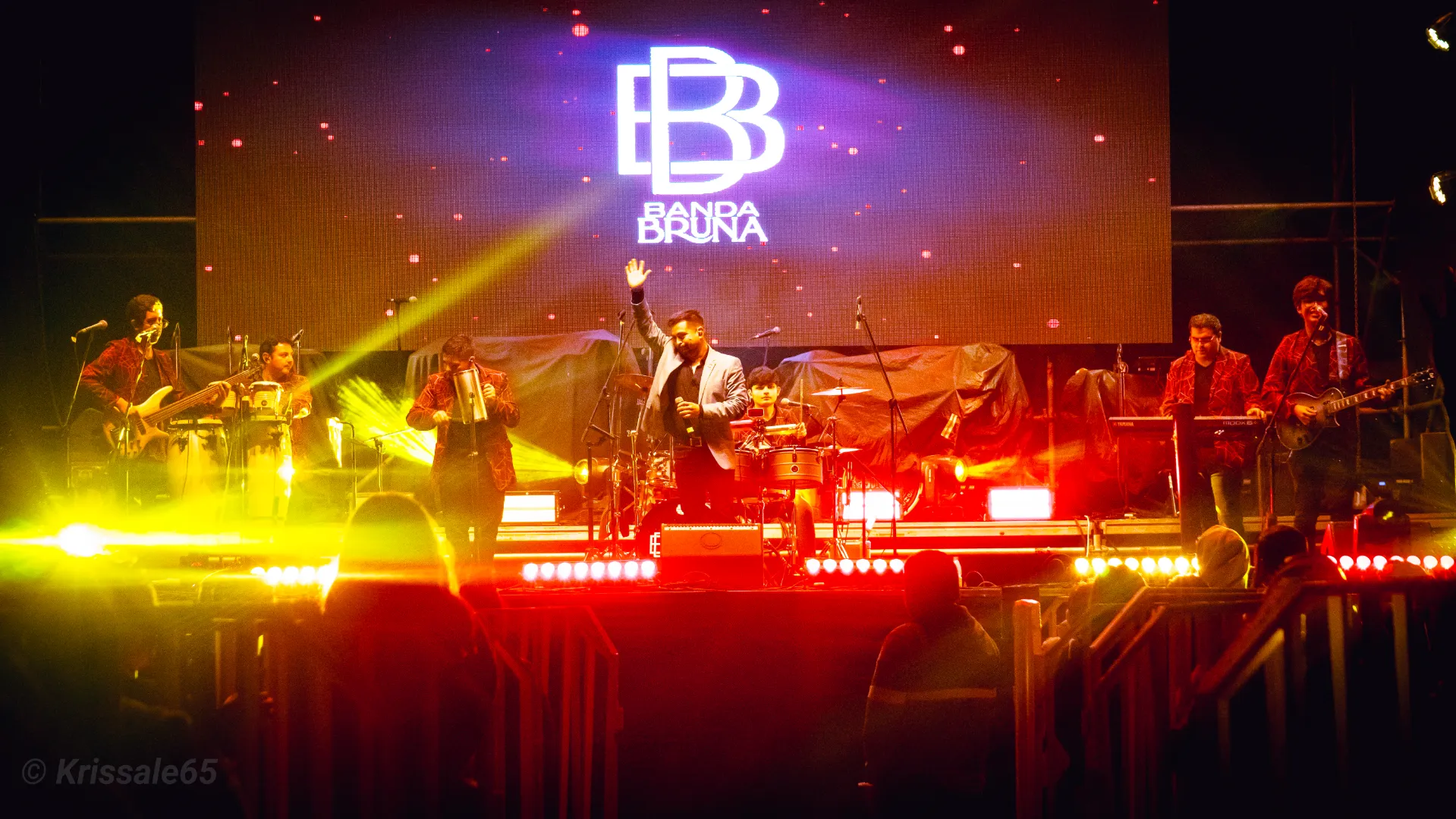 ¡Vivimos una fiesta inolvidable sobre el escenario! 🎉 Banda Bruna