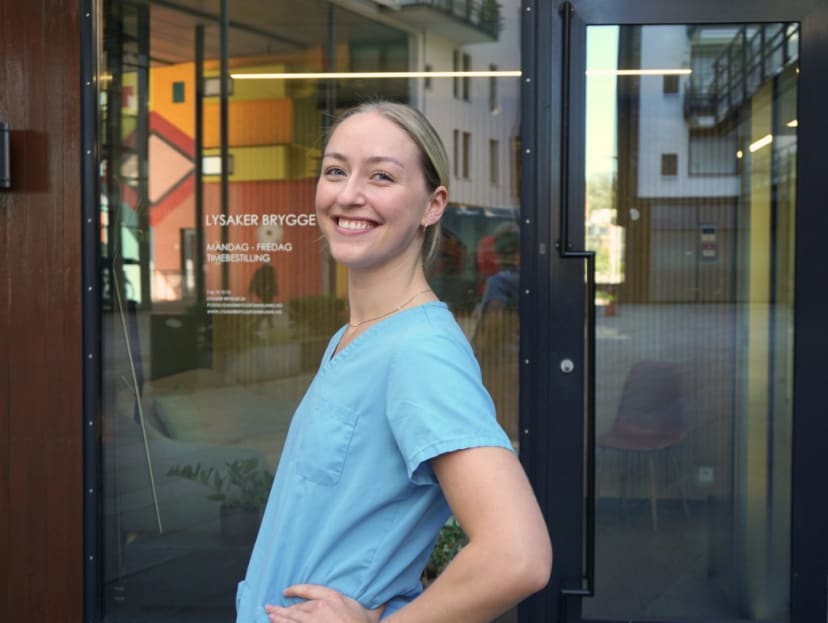 Tannlege Karen Myklebust utenfor Lysaker Brygge Tannklinikk