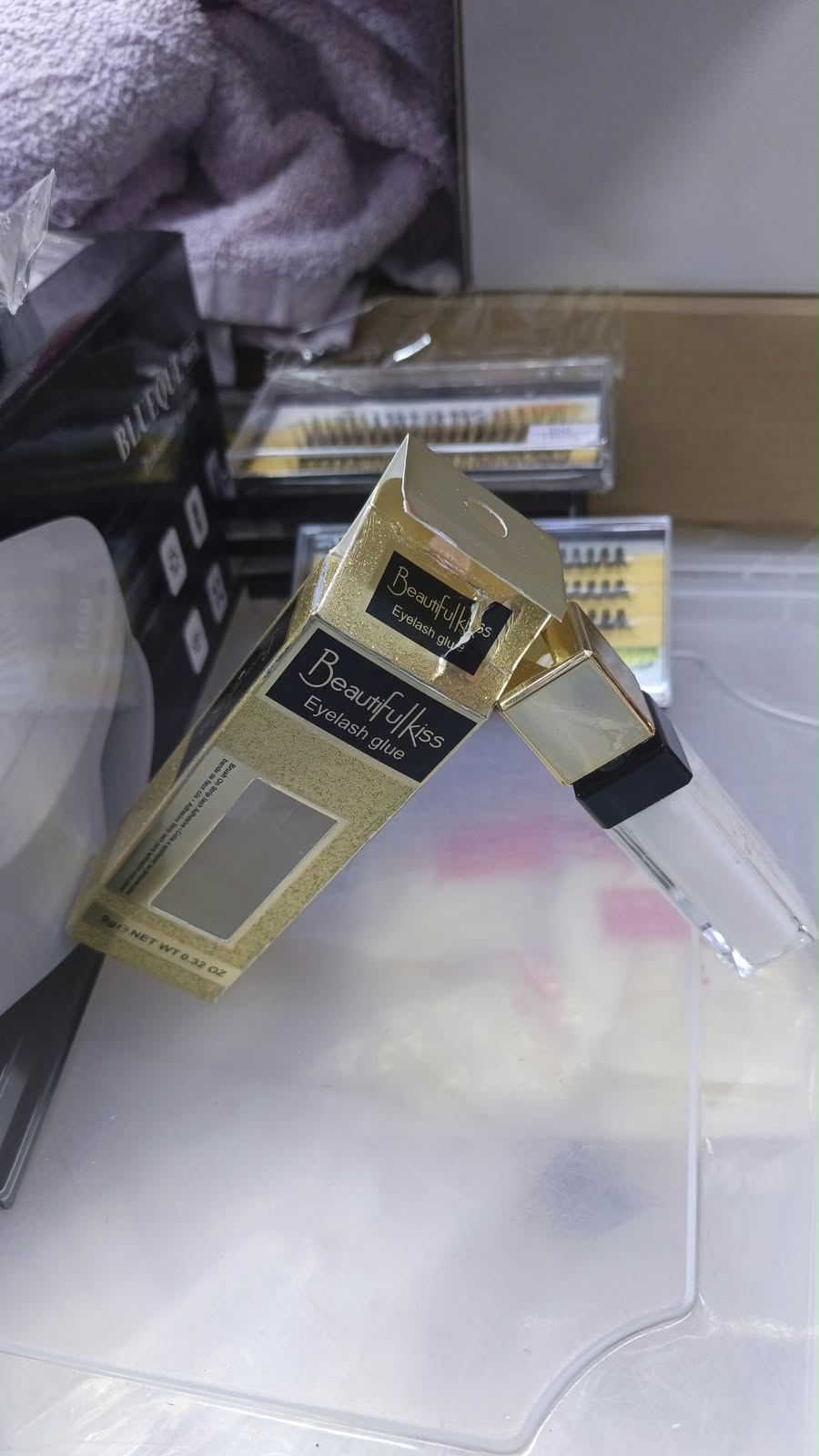 BEAUTIFUL KISS LASH GLUE