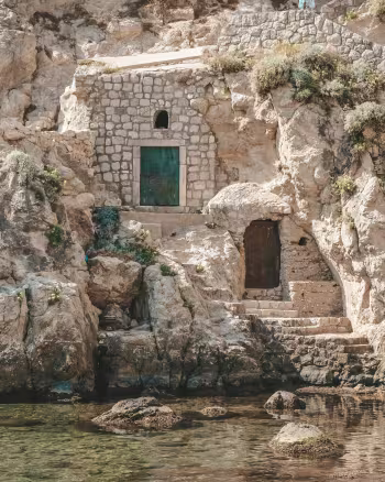 Comiso Stone