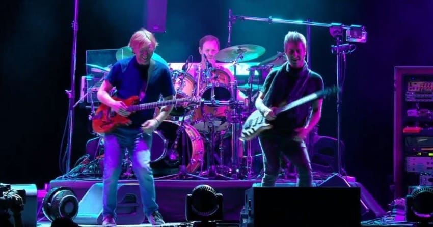 Trey & Mike Dance To "The Landlady"