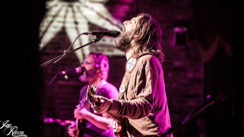 Chris Robinson Brotherhood Debuts 'Been All Around This World'