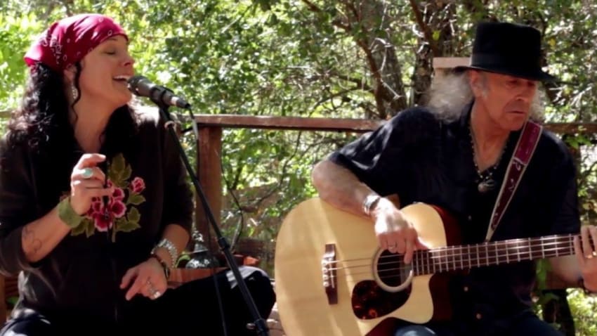 Songs Of Their Own | Corinne West & The Bandits - Dire Wolf