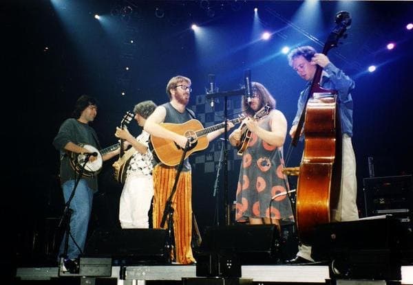 Throwback Thursday | Phish Jams On Llama With Bela Fleck