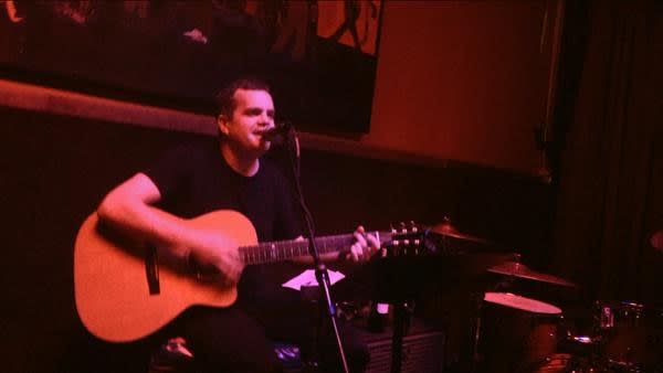 Brendan Bayliss Plays Solo Show In Chicago