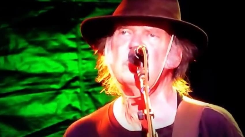 Video | Neil Young & Crazy Horse - Cortez The Killer
