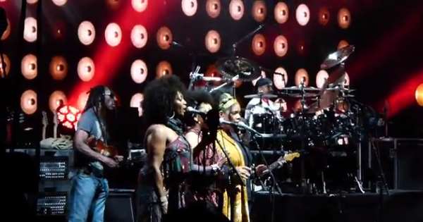 Dave Matthews Band Reunites With Lovely Ladies In Mansfield