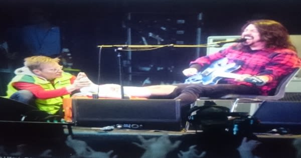 Foo Fighters Finish Show After Dave Grohl Reportedly Breaks Leg