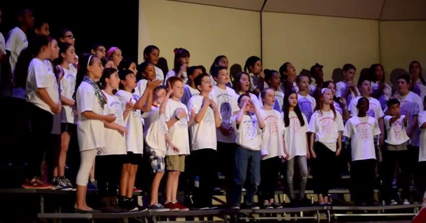 Video | Elementary School Kids Sing Ripple