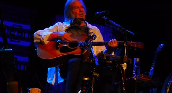 Review | Neil Young | Boston