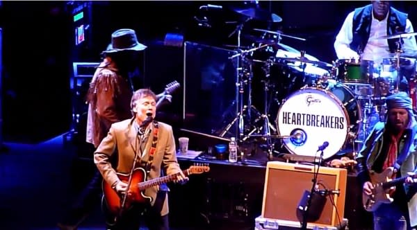 Steve Winwood Sits In With Tom Petty At Red Rocks