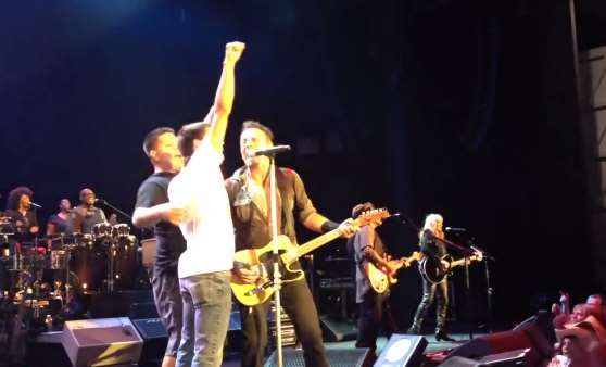 Springsteen Welcomes Two Fans Up To Sing In Houston