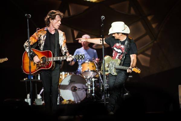Brad Paisley Sits-In With Rolling Stones In Nashville
