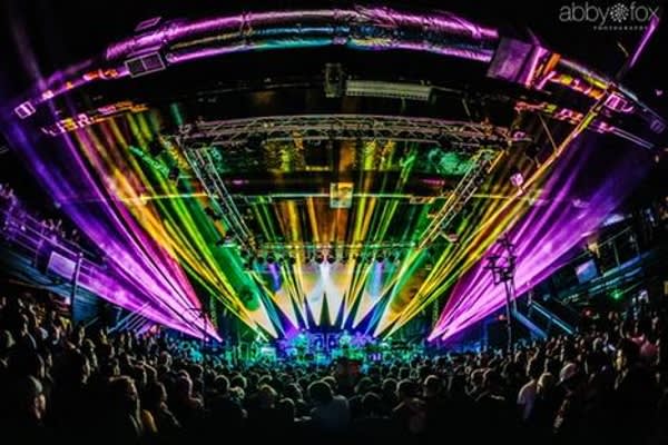 Jason Fladager Guests With Umphreys McGee On Toto Cover