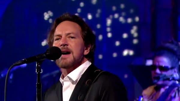 DVR Rewind | Eddie Vedder Sings Better Man For Letterman