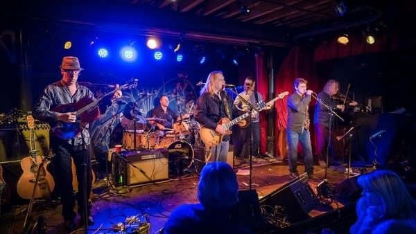 Preview | Warren Haynes & Railroad Earth - Front & Center