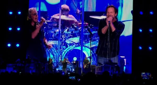Eddie Vedder Guests With The Who In Rosemont