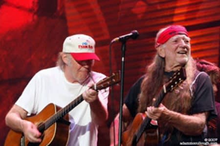 Neil Young & Willie Nelson To Host Nebraska Concert