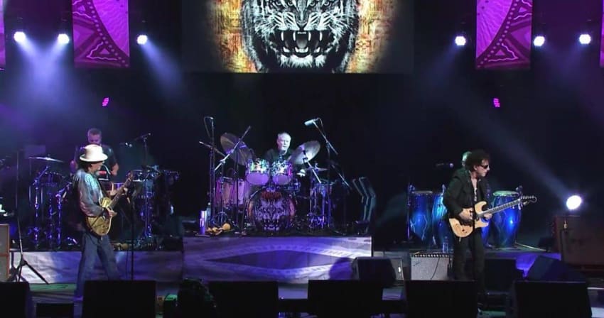Santana AXS TV Crop 3