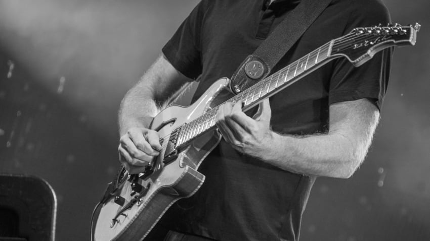 New Website Alert: Trey's Guitar Rig Details Phish Guitarist's Setups