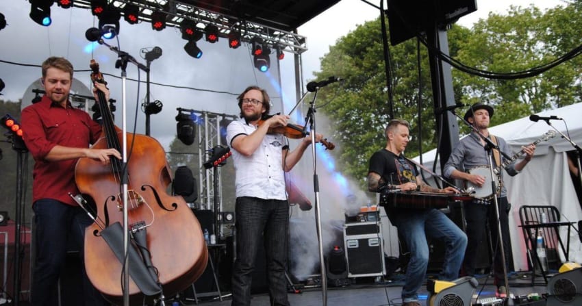 infamous-stringdusters-bruss-crop-3