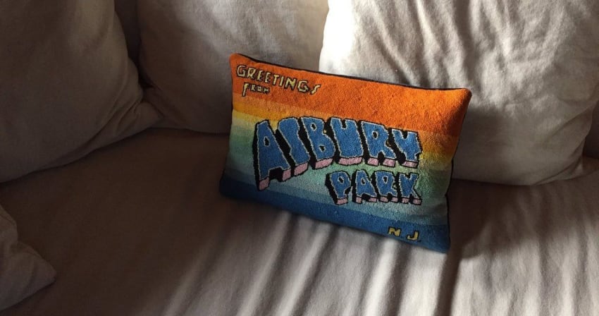 bruce-springsteen-couch-crop