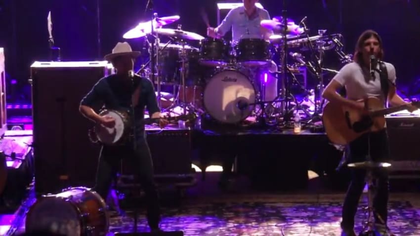 avettsredrocks2