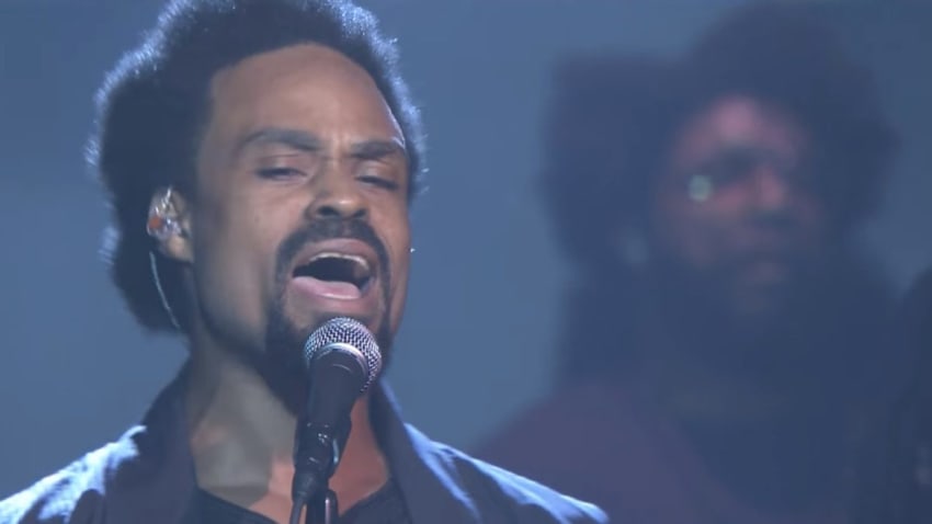 The Roots & Bilal Perform On ‘The Tonight Show’