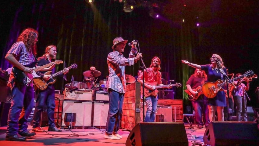 Tedeschi Trucks Band Welcome Guests In Texas