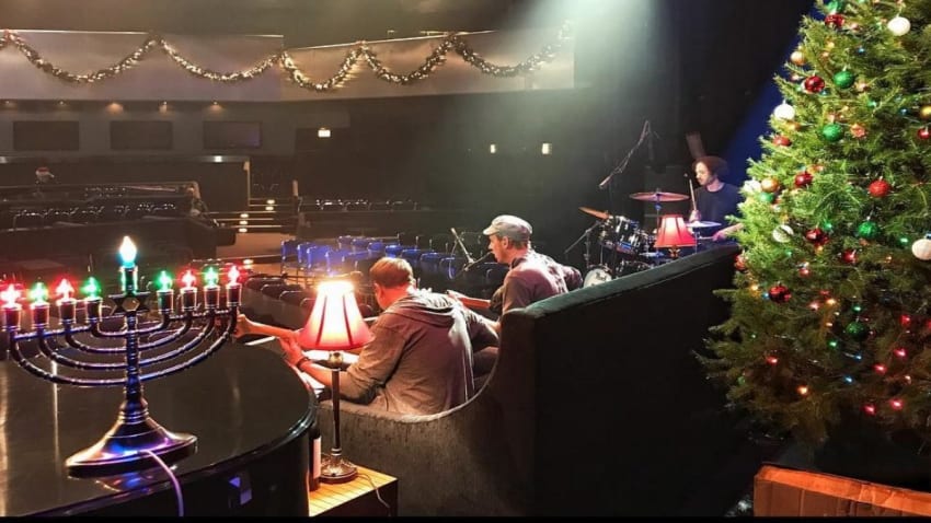 Brendan Bayliss & Jake Cinninger Fill 2017 Holiday Show With Covers, Guests & Rarities