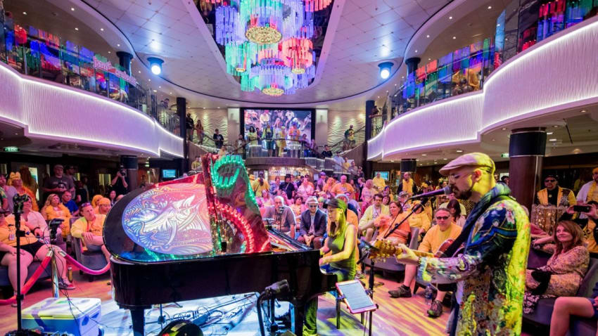 Tom Hamilton & Holly Bowling To Perform 'Acoustic Explorations Of The Grateful Dead'