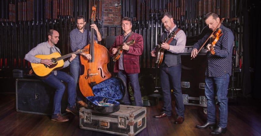 the-traveliny-mccourys_4285x2242_jb_cropped