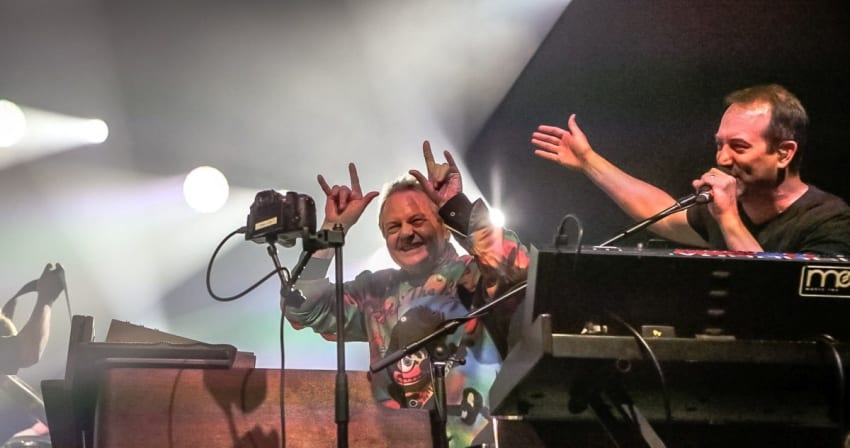 Viv Savage Umphreys Crop Weiand