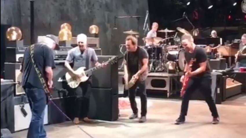 Pearl Jam Welcomes J Mascis & Danny Clinch In Berlin