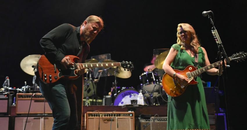 Review Photos And Videos Tedeschi Trucks Band Brings Wheels Of Soul To Hartford 