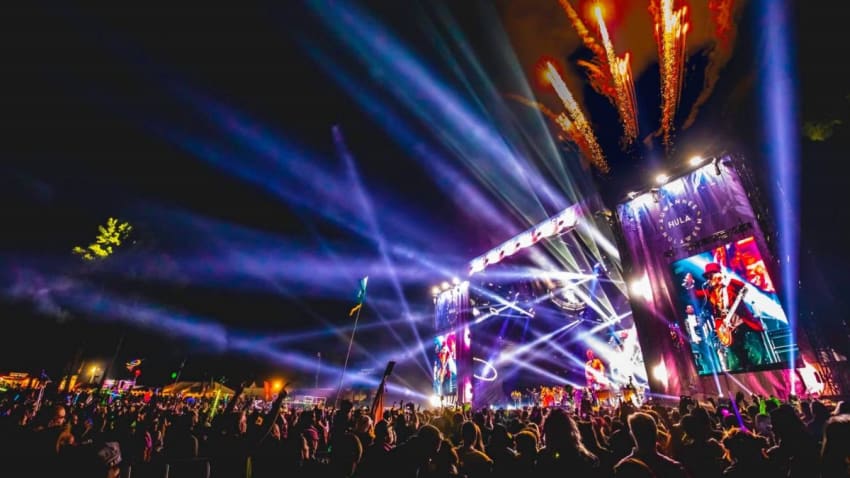 The String Cheese Incident Welcomes Ann Wilson, Jennifer Hartswick, Rhonda Thomas, Lisa Fischer & More At Hulaween