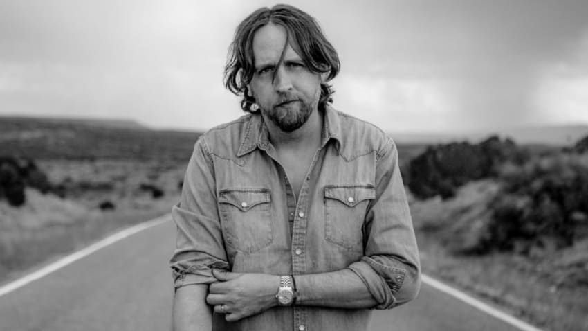 Hayes Carll Announces New Album 'What It Is' & 2019 Tour Dates And Shares Single