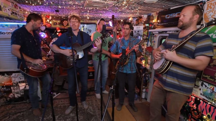 Love Canon Plays For 'Jam In The Van'